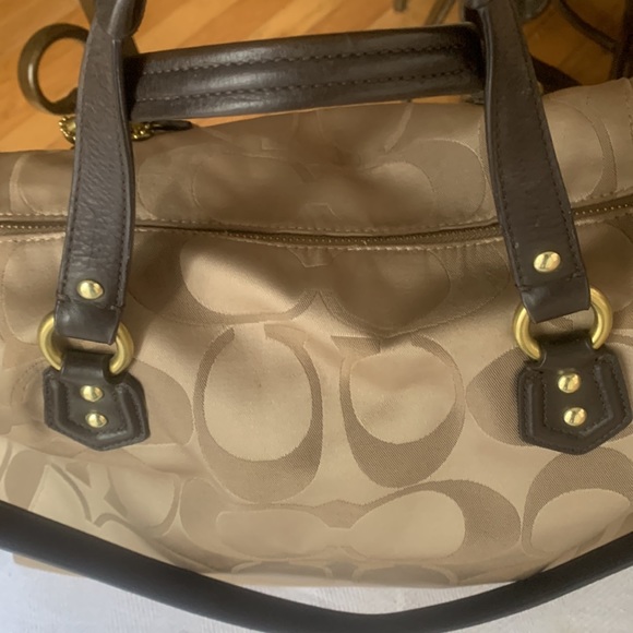 Coach Campbell Brown
Beige Signature Sateen
With Leather Straps - Picture 8 of 13